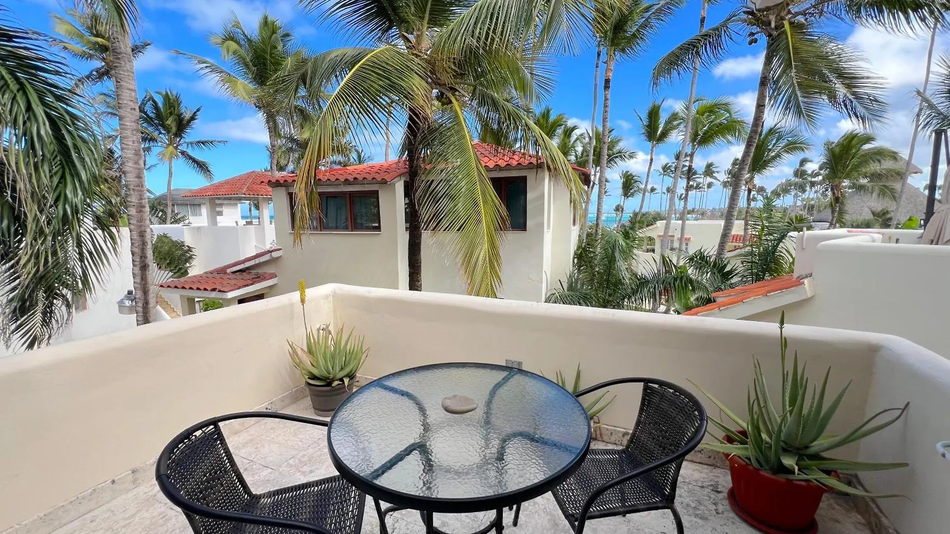 Los Corales Villas And Suites - Beach Club, Spa, Restaurants Punta Cana 5*,